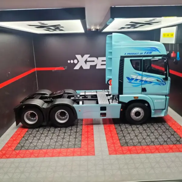 FAW Jiefang JH6 1:24 Diecast Model with Flaws - Image 3