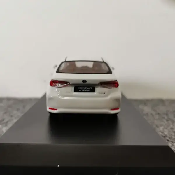1:43 Scale Diecast Alloy Car Model Collectible - Image 5