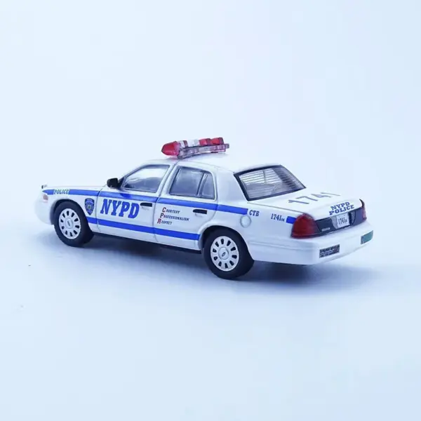 1/64 Scale Ford Crown Victoria CV Police Model - Image 3