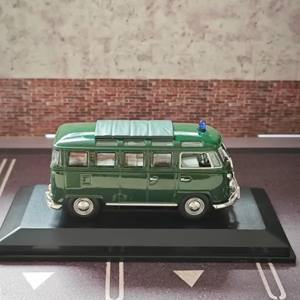 1:43 Scale Volkswagen Mini Bus Diecast Model - Image 2