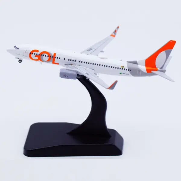XX40133 GOL Boeing 737-800 Diecast Model Aircraft - Image 2