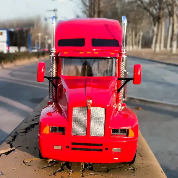 1:24 Scale Die-cast Flatbed Truck Model - Image 2
