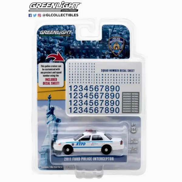 1:64 Scale 2011 Ford Crown Victoria Police Model - Image 2