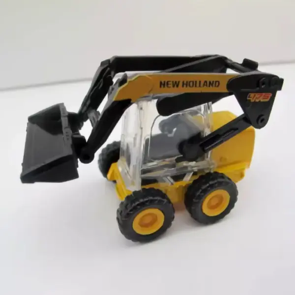 1:87 Scale Agricultural Loader Model Vehicle - Image 7