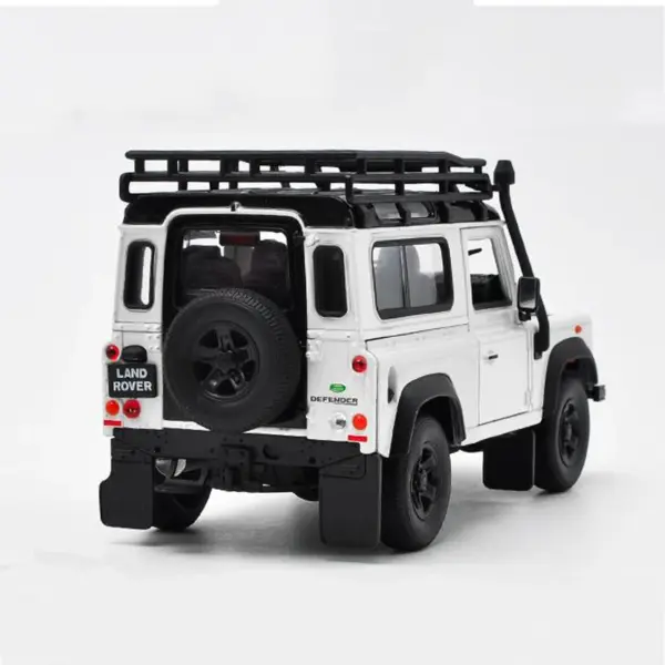 WELLY 1:24 Land Rover Defender Diecast Model - Image 5