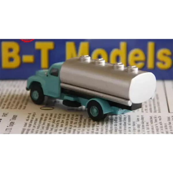 Diecast 1:76 Leyland Truck Model with Trailers - Image 2