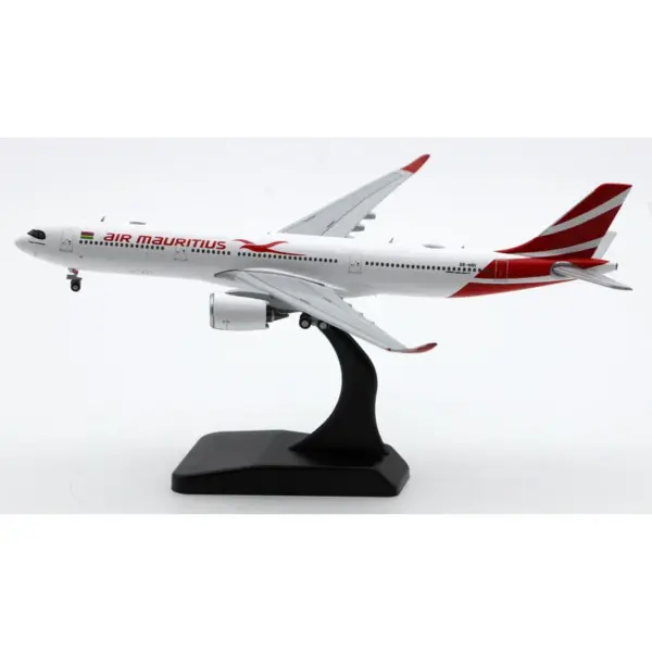 XX4169 Air Mauritius Airbus A330-900NEO Diecast Model - Image 2