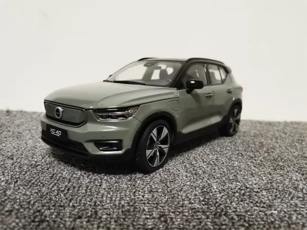 1:18 Scale 2022 XC40 Diecast Car Model - Image 7