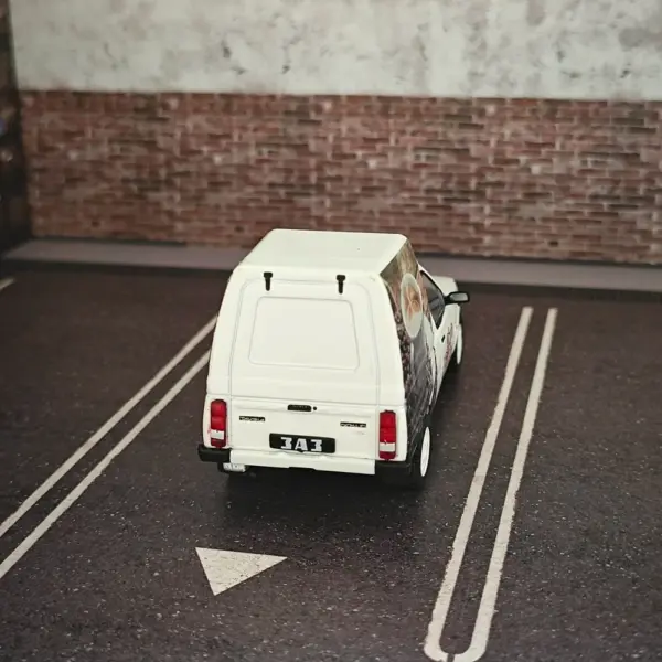 1:43 Coffee Shop Delivery Van Model - Image 2