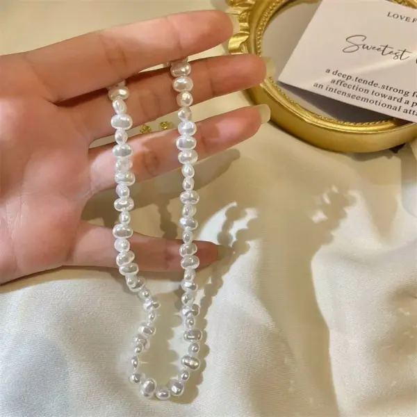 Vintage Pearl Choker Necklace with Zinc Alloy Chain - Image 4