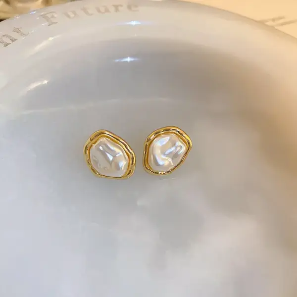 Geometric Pearl Stud Earrings for Elegant Style - Image 15