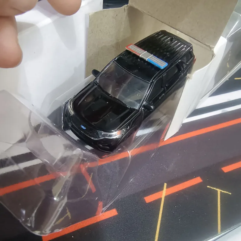 1/64 Scale Diecast 2020 Ford Explorer Model 6 1/64 Scale Diecast 2020 Ford Explorer Model - Image 6