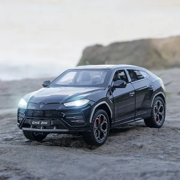 1:24 Lamborghini URUS Alloy Diecast Model Car - Image 5
