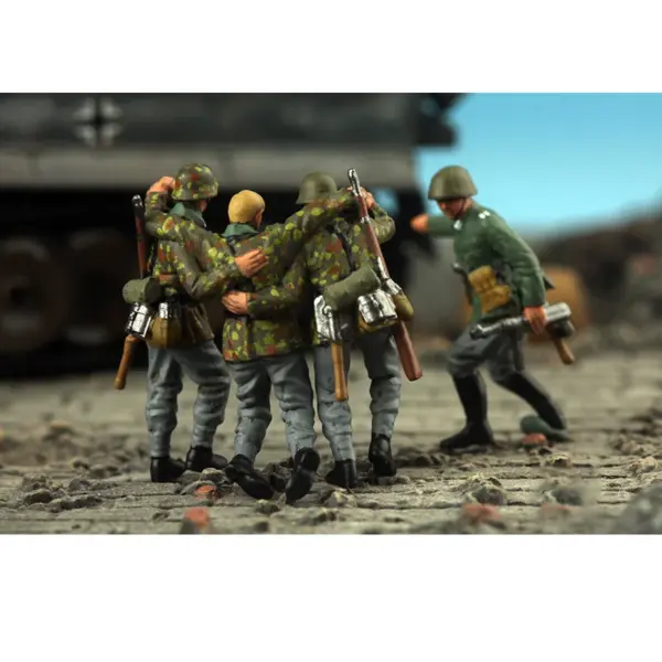 1:72 Scale Resin German Rescue Team Model - Image 2
