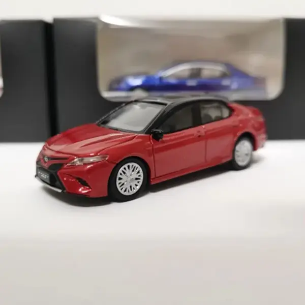 1:64 Scale Toyota Camry Diecast Model Car - Image 5