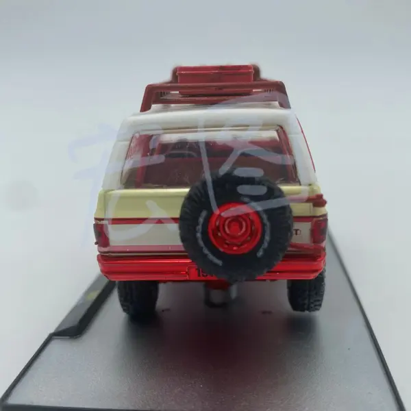 1:64 Diecast Chevrolet K5 Blazer Model - Image 5