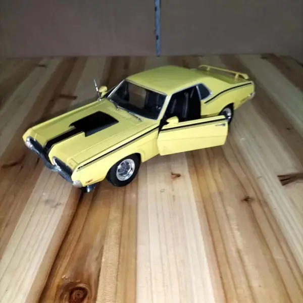 Flawed 1:18 Scale 1970 Mercury Cougar Model - Image 2