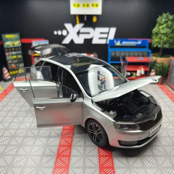 Flawed 1/18 Skoda Rapid Spaceback Diecast Model - Image 6