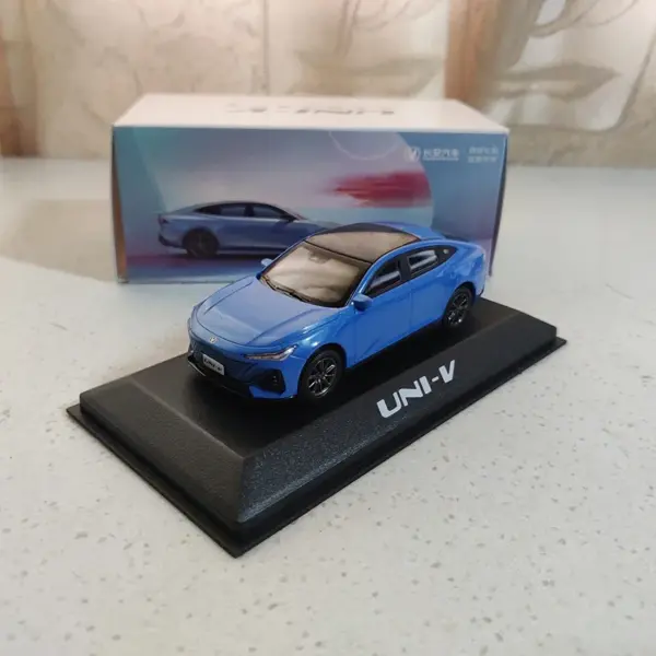 1:43 Changan UNIV Plastic Car Model Flaws - Image 2