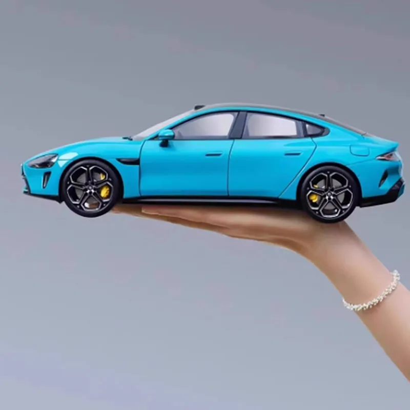 1:18 Scale SU7 Alloy Car Model Ornament 4 1:18 Scale SU7 Alloy Car Model Ornament - Image 4