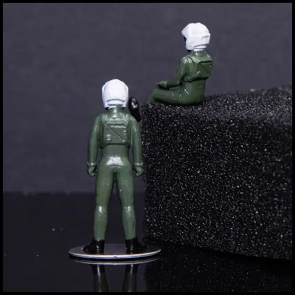 1:72 Modern Pilot Doll Model Set, 2 Figures - Image 6