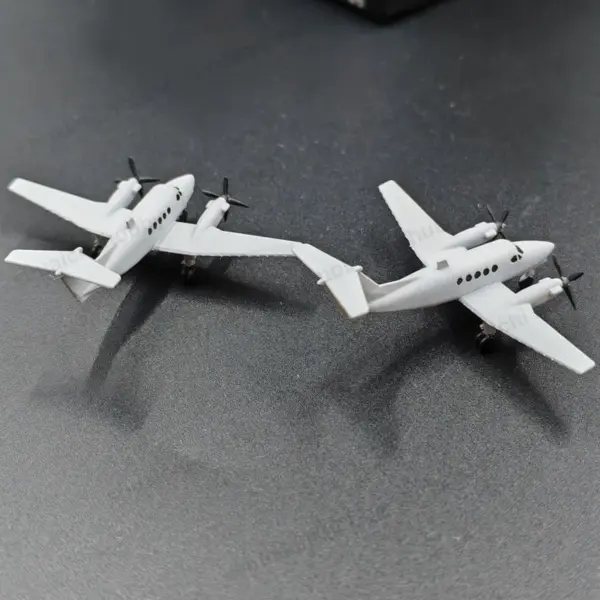 2PCS 1/350 Scale B200 King Air Model - Image 4