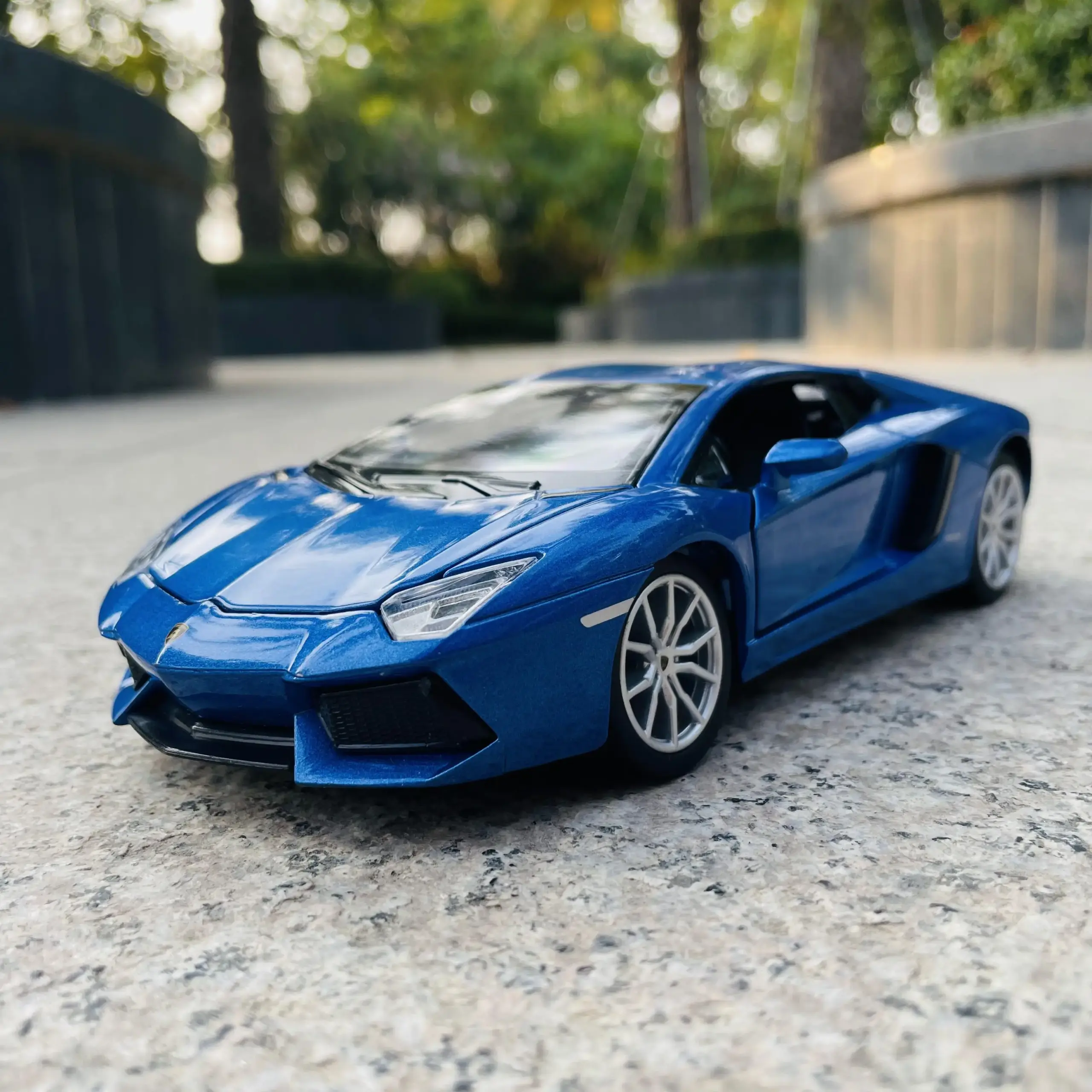 1:24 Scale BMW M4 DTM Alloy Car Model 23 1:24 Scale BMW M4 DTM Alloy Car Model - Image 23