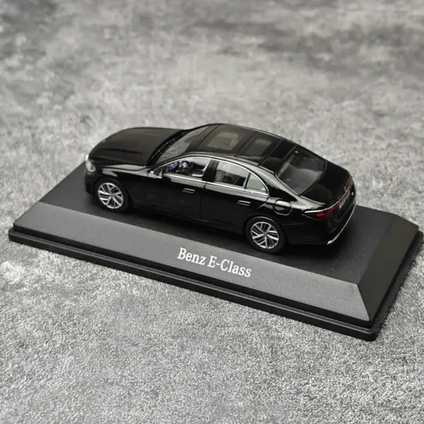 1:43 Scale Benz E450 W214 Model Car Collectible - Image 6