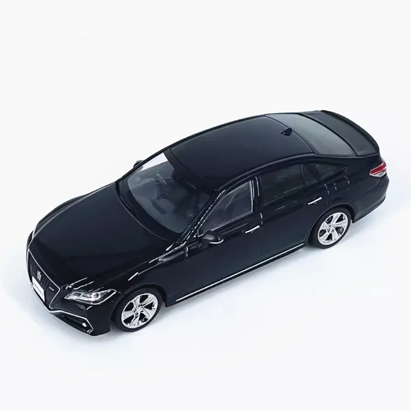 1:30 Scale Crown Sedan Diecast Model Car 4 1:30 Scale Crown Sedan Diecast Model Car - Image 4