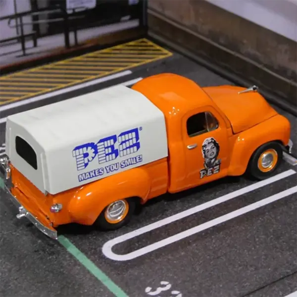 1/64 Vintage 1950 Studebaker Diecast Truck Model - Image 3