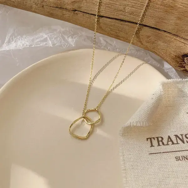 Exquisite Round Choker Necklace for Women - Image 4