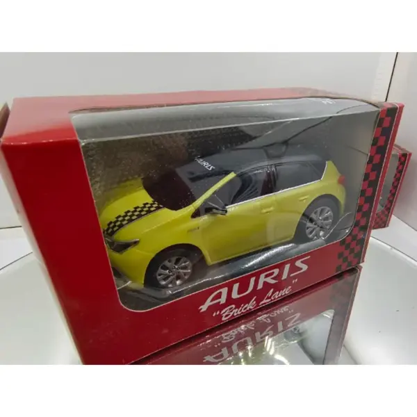 AURIS 1/30 Scale Plastic Car Model - Image 3