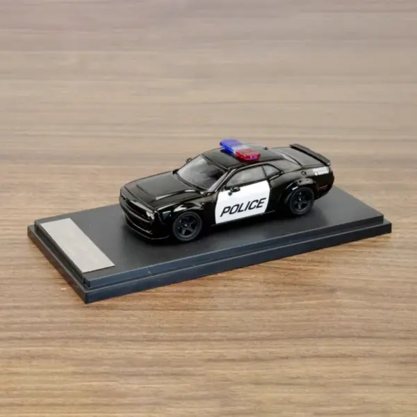 1/64 Dodge Challenger SRT Hellcat Diecast Model - Image 3