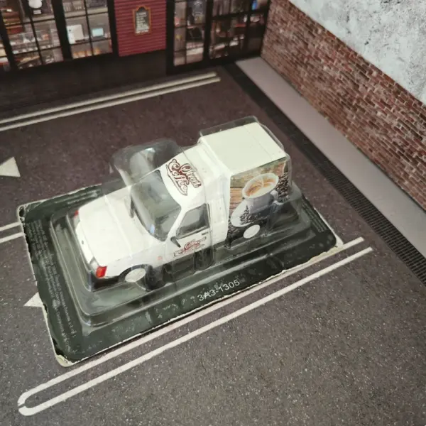 1:43 Coffee Shop Delivery Van Model - Image 5