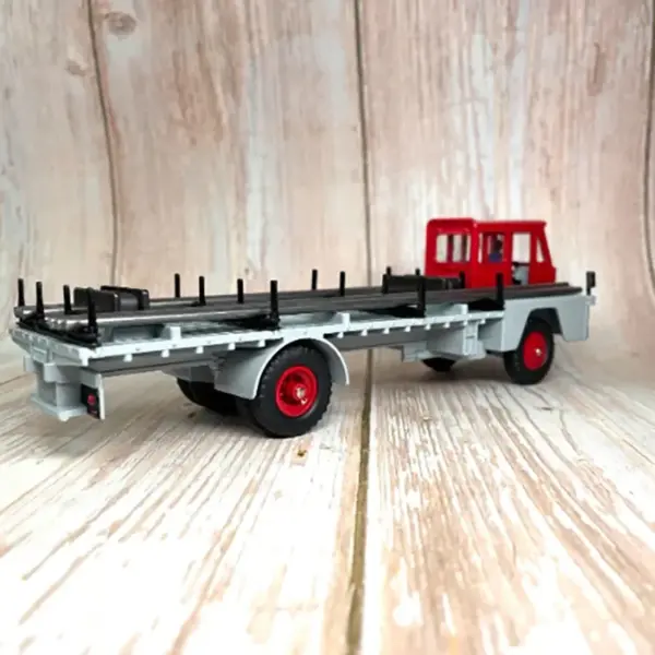 1:43 Scale Dinky Saviem Alloy Transporter Model - Image 5