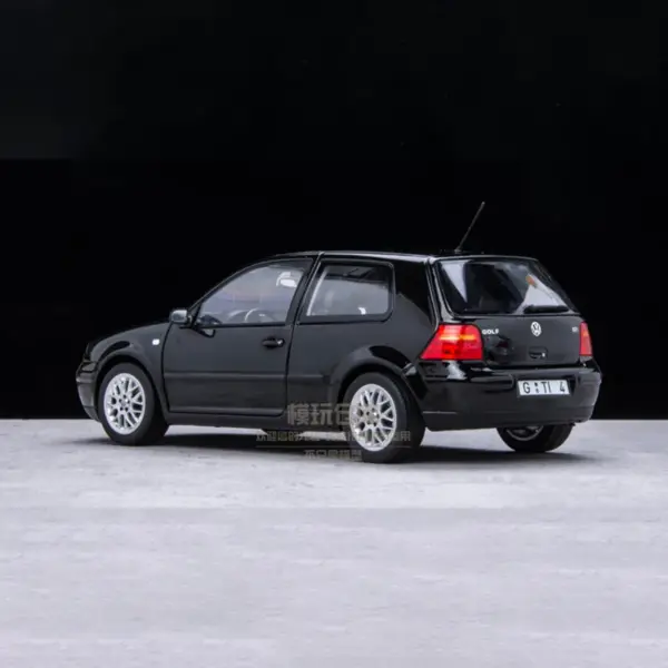 Diecast 1:18 VW Golf MK4 Model Car - Image 3