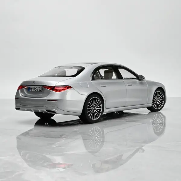 Benz S600 W233 1:18 Alloy Car Model - Image 4
