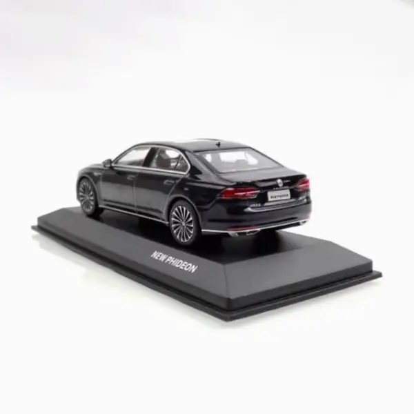 VW New PHIDEON 2021 Diecast Model Car 1:43 - Image 3