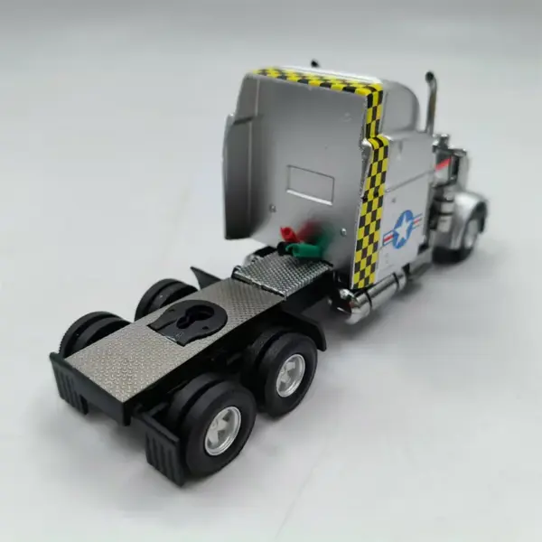 Diecast 1:87 Peterbilt 359 Truck Model - Image 6
