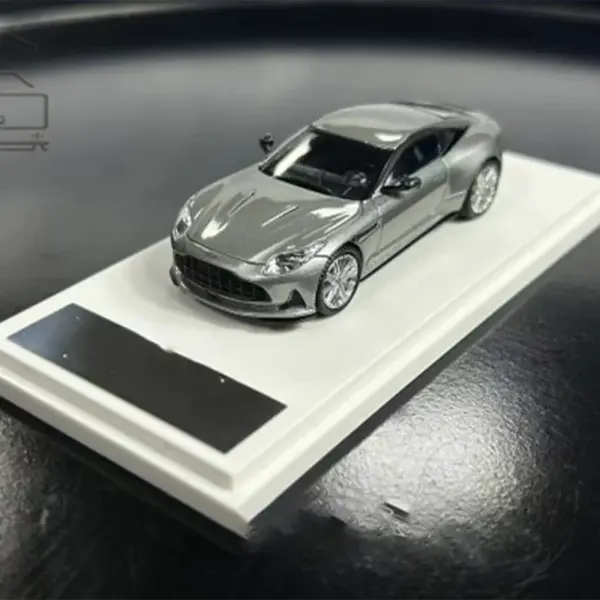 1:64 Scale Diecast Martin DB12 Alloy Model - Image 10