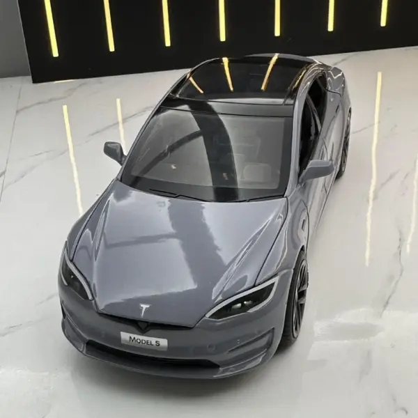 1:24 Tesla Model S Diecast Car Model - Image 2