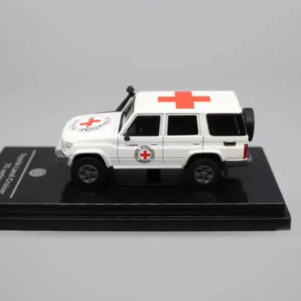 1:64 Diecast 2014 Land Cruiser LC76 Model Car - Image 5