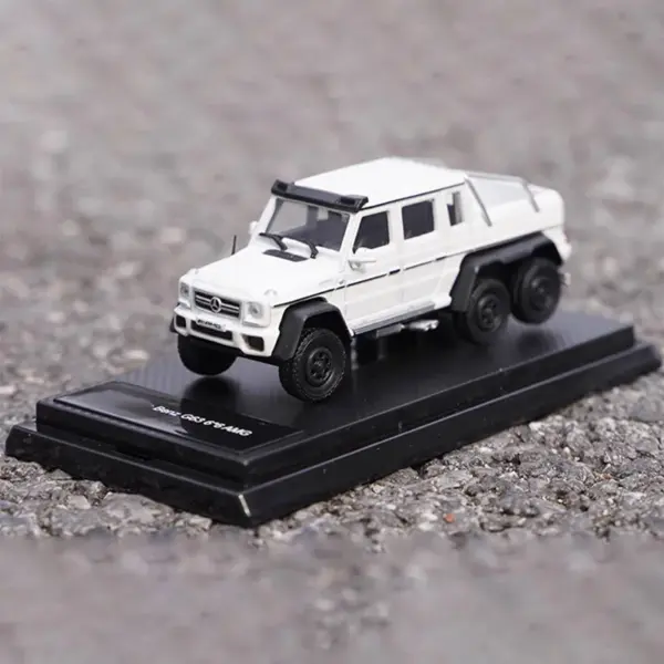 1:64 Scale Benz G63 6X6 Alloy Car Model - Image 3