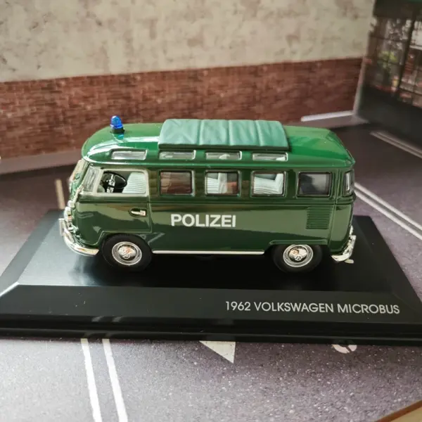 1:43 Scale Volkswagen Mini Bus Diecast Model - Image 6