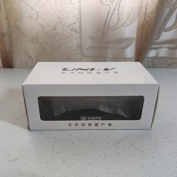 1:43 Changan UNIV Plastic Car Model Flaws - Image 5