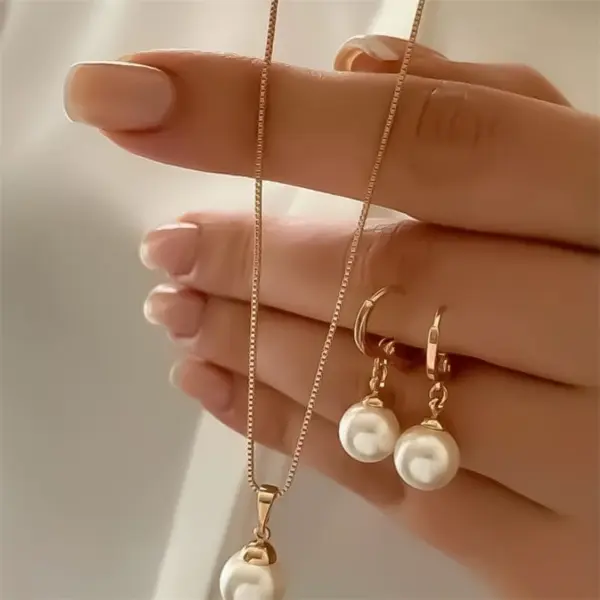 Vintage Pearl Jewelry Set with Earrings and Necklace - Image 7