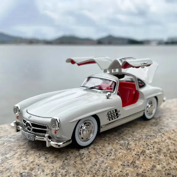 1:24 300SL Vintage Diecast Car Model - Image 6