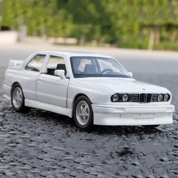 1:36 BMW M3 1987 Diecast Model Car - Image 6