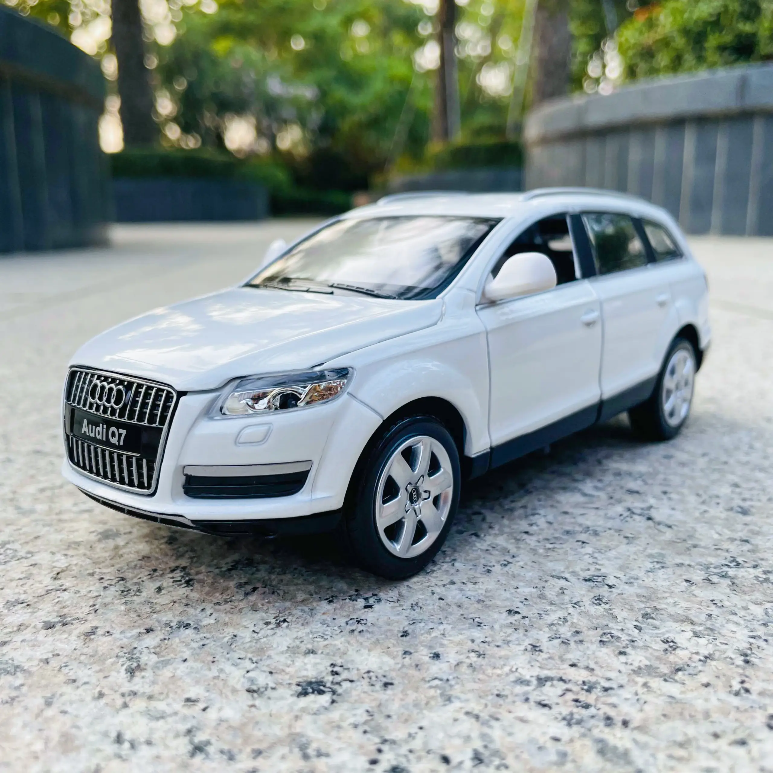 1:24 Scale BMW M4 DTM Alloy Car Model 10 1:24 Scale BMW M4 DTM Alloy Car Model - Image 10