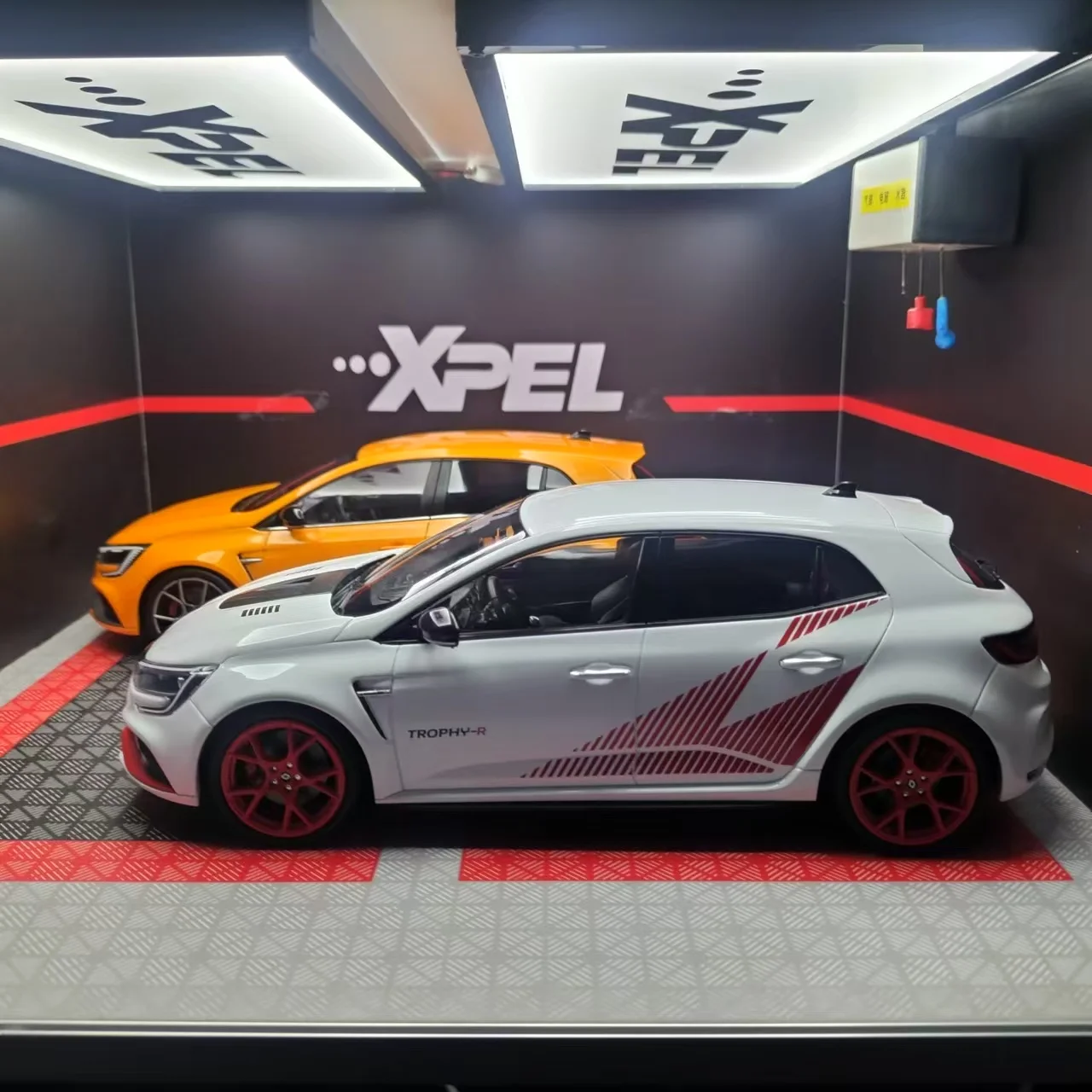 1:18 Scale Renault Megane R.S Trophy-R Model 5 1:18 Scale Renault Megane R.S Trophy-R Model - Image 5